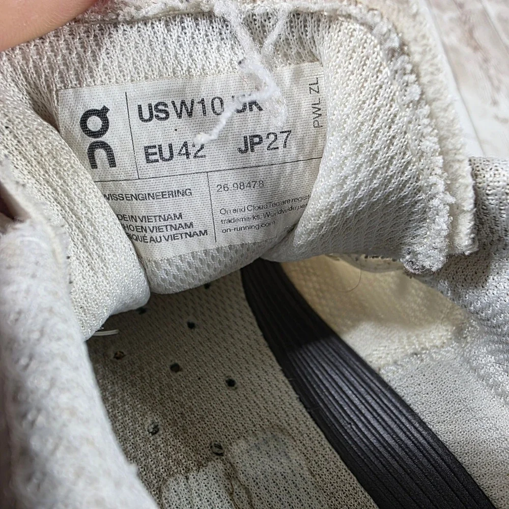 On Cloudflyer 4 Womens Running Shoes White Sand Grey 26.98478 Size 10